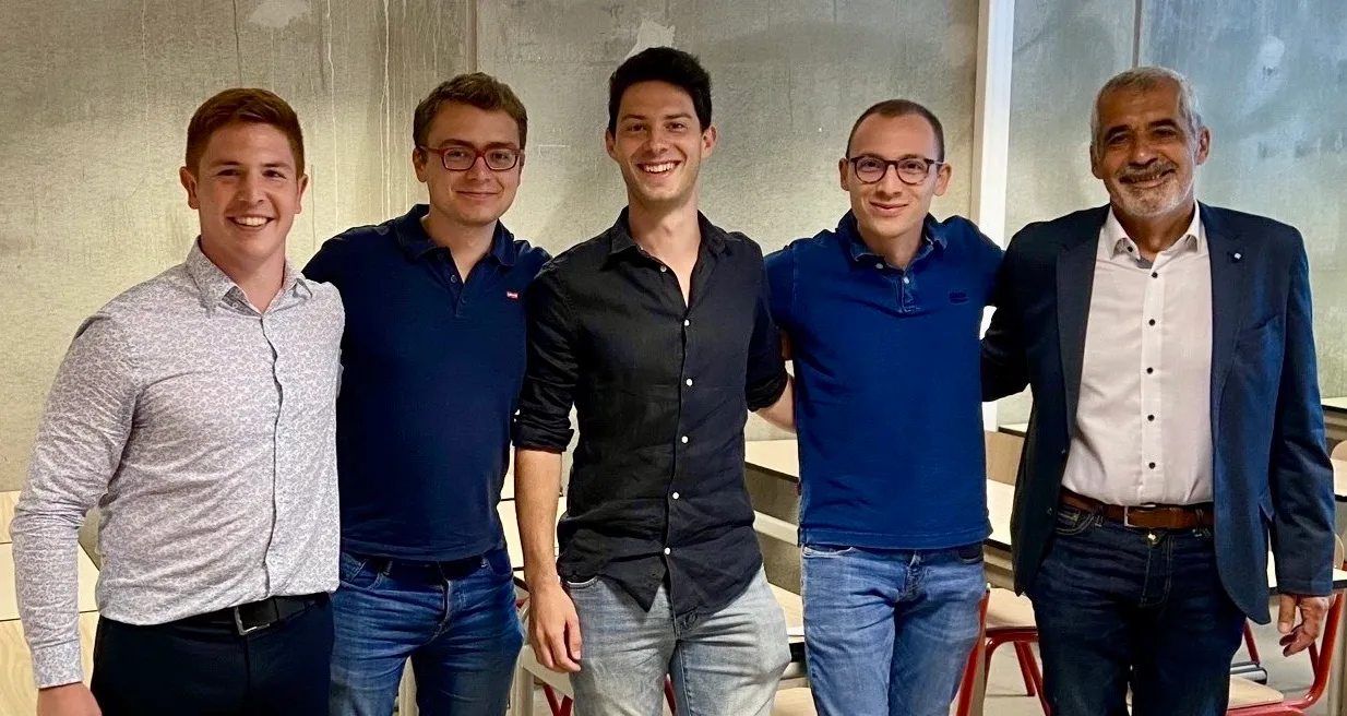 L'équipe de GYW, (de gauche à droite) Pierre, Antoine, Nicolas, Maxence et Olivier Rahier, lors de la présentation finale de Pierre